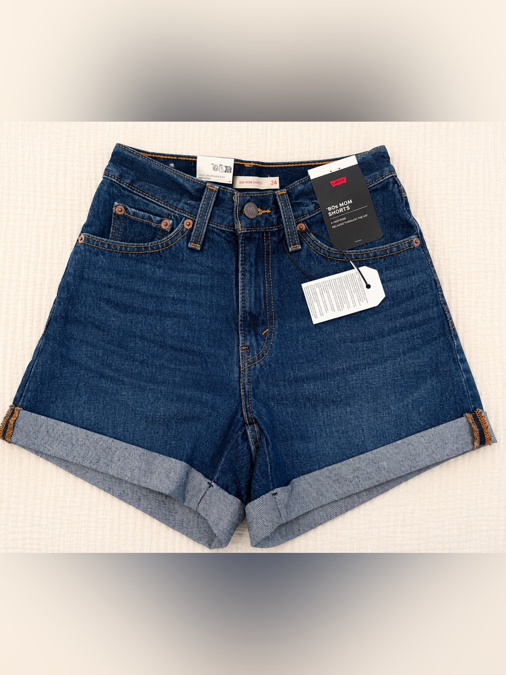 NWT Levi’s Premium Rolled 80s Mom Shorts Dark Wash High Rise Size 24